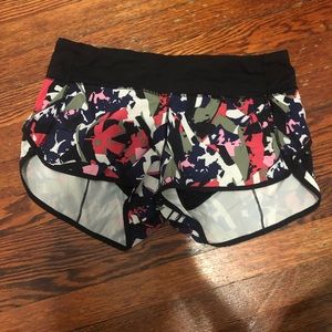 lululemon athletica speed up shorts size 6 - multicolor